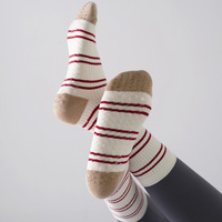 Chaussettes de Pilates à soutien de la voûte plantaire, rayures colorées, respirantes, de qualité supérieure, pour femmes, pour le yoga