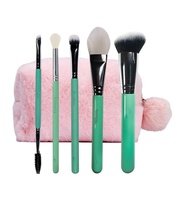 Sac de maquillage moelleux rose bébé OEM, sac de toilette doux et confortable, pochette de maquillage recherchée avec fermeture à glissière, sacs de toilette en fourrure