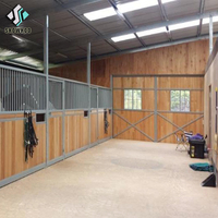 Bâtiment en structure métallique, abri pour chevaux, grange, écurie équestre, ferme, écurie d'équitation, écurie portable pour chevaux
