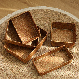 Organizador de Escritorio de Estilo Japonés Tejido con Hierba Marina para Controles Remotos, Llaves, Cosméticos, Joyas - Cesta para Mesa de Centro - Product Image 1