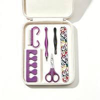 Kit de manucure portable 6 pièces à motif papillon – Lime, ciseaux, repousse-cuticules, pince à épiler, brosse, séparateur d'orteils – Idéal pour la maison et les voyages