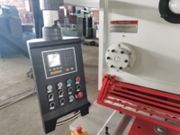 Hochpräzise 6x3200mm Hydraulische Guillotine-Schere mit E21s-Steuerung Rot und Weiß Professionelle Metallschneidemaschine
