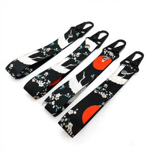 สายคล้องคอพิมพ์ลายพร้อมชื่อส่วนตัว ทำจากโพลีเอสเตอร์ พร้อมตะขอเกี่ยว ใช้เป็นพวงกุญแจได้ - Product Image 3