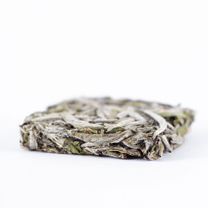 Tè Bianco Silver Needle Puro Premium Raccolto Primavera 2024, Mattonella di Tè Essiccato al Sole, Direttamente dalla Fabbrica di Fuding, OEM - Product Image 3