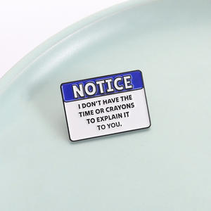 Spilla smaltata a tema amore: Non ho il tempo per spiegare con i pastelli IT - Regalo personalizzabile e divertente per ogni occasione - Product Image 3