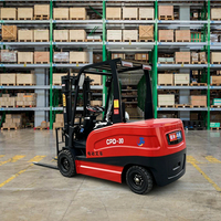 Chariot élévateur électrique contrepoids de 2,5 tonnes avec fourches réglables et protection supérieure pour la tâche de superposition de palettes