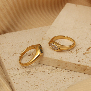 Anillos Unisex Geométricos de Acero Inoxidable Chapados en Oro de 18K con Circonitas Cúbicas, Estilo Vintage, Antiguo, Minimalista y Moderno - Product Image 2