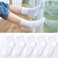 Chaussettes d'école pour enfants au prix de gros Chaussettes d'école en coton blanc pour garçons et filles
