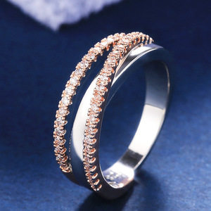 Anello da donna bicolore geometrico con zirconi cubici placcati alla moda - Product Image 3