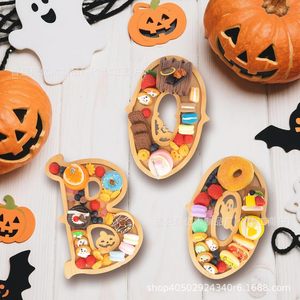 Tabla de aperitivos de madera con forma de BOO para decoración de fiestas de Halloween - Product Image 2