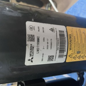 คอมเพรสเซอร์แบบสโครล Mitsubishi Electric รุ่น LN51YRMMC ใช้สารทำความเย็น R410A แรงดันไฟฟ้า 380V ความถี่ 50Hz สำหรับระบบทำความเย็นและปรับอากาศ - Product Image 1
