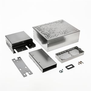 Boîtier en acier inoxydable avec couvercle perforé pour montage sur panneau de commande industriel - Product Image 1