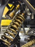 Nueva Motocicleta Eléctrica Todoterreno Surron Hyper Bee 8000W 2026 con Diseño de Estructura Segura y Humanizada