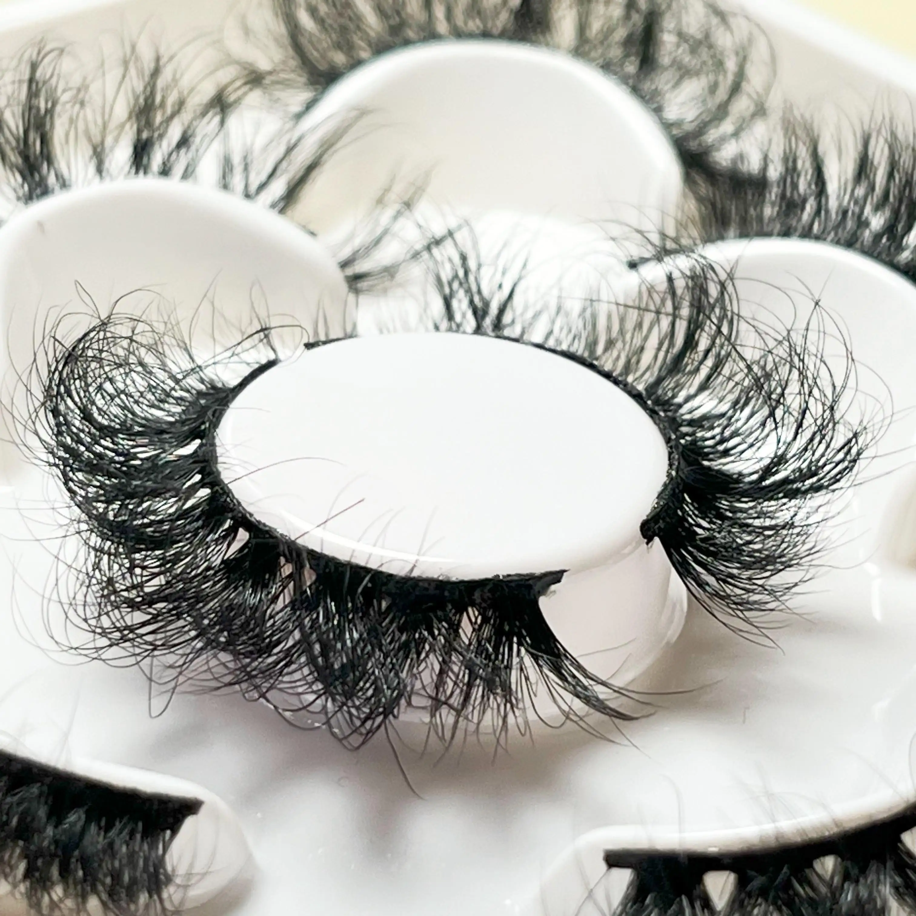 Wholesale 100% mink eyelash 20mm fluffy wispy thick d curl eyelashes vendor russian lash strips