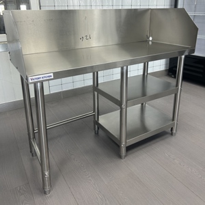 โต๊ะเชื่อมโลหะสแตนเลสสำหรับงานหนัก Victory พร้อมขากลมอุปกรณ์จัดเลี้ยงเชิงพาณิชย์สำหรับโรงแรมและร้านอาหาร - Product Image 4