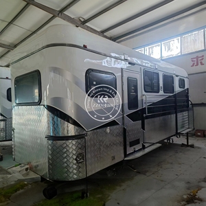 Remorque de luxe pour chevaux avec canapé-lit, cuisine complète, porte de caravane et chargement par l'angle, type carrosse - Product Image 3