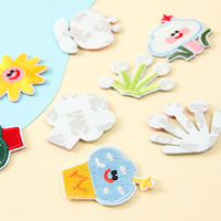 Nouveau tissu brodé de dessins animés avec de jolis motifs de fleurs et de plantes, patchs à coudre pour vêtements, avec support thermocollant
