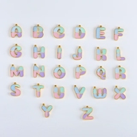 Pendentif Breloque Carré en Acier Inoxydable Plaqué Or 18K avec Micro-Incrustation de Zircon et Initiale Alphabet Blanche Émaillée (26 Lettres) pour Fête d'Enfants