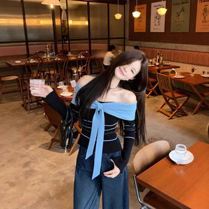 Suéter de punto con hombros descubiertos para mujer, conjunto de dos piezas, negro y azul a rayas, corte ajustado, suave, para primavera, largo regular, manga larga, estilo vintage - Product Image 2