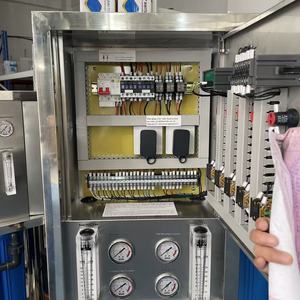 Système d'osmose inverse industriel 500 LPH <span class=keywords><strong>de</strong></span> qualité ingénierie pour le traitement <span class=keywords><strong>de</strong></span> l'eau <span class=keywords><strong>de</strong></span> puits foré PLC SS304 - Product Image 6