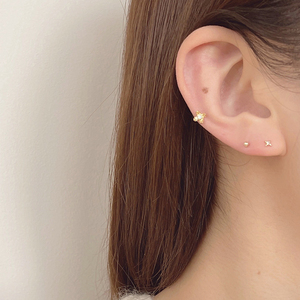 ต่างหูแบบเกลียว ROXI ประดับดอกไม้ ไข่มุก เพชร ดีไซน์แฟชั่น เงินแท้ 925 ชุบทอง 18K - Product Image 3