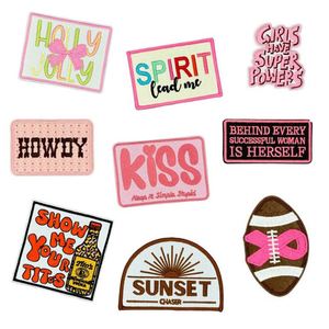 Parche Bordado Termoadhesivo Rosa de Navidad Hollyjolly Howdy Kiss para Decoración de Ropa, Sombreros y Bolsos - Product Image 1