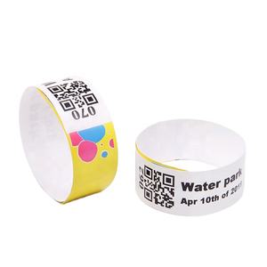 방수 일회용 사용자 정의 로고 QR 코드 인쇄 공원 콘서트 열 팔찌 종이 팔찌 - Product Image 1