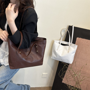 กระเป๋าถือผู้หญิงขนาดใหญ่ปี 2025 กระเป๋าถือถักแบบสะพายไหล่ ขายส่งจากโรงงาน - Product Image 2