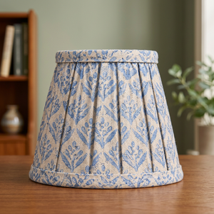 Abat-jour en lin naturel bleu botanique |   Abat-jour plissé imprimé pour une éclairage élégante de la décoration intérieure - Product Image 2