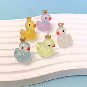 Nouveauté : 100 mini-figurines de canards qui brillent dans le noir, miniatures en résine lumineuses pour aménagement de jardin, fêtes et cadeaux. - Product Image 1