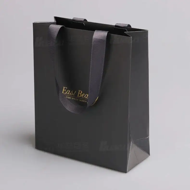 حقائب حمل شعار مخصص للتسوق أكياس هدايا ورقية سوداء مطفية بشعار مخصص