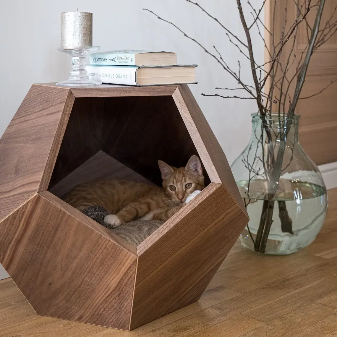Elegante y moderno nogal de madera chapada en MDF cama cueva para gatos, muebles para mascotas mesa auxiliar geométrica