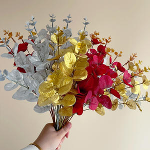 هالوني أوراق سوداء إنز محاكاة ورقة الرياح فرع واحد 4 شوكة أوراق الأوكالبتوس السوداء مواد الزهور الزخرفية النباتات الخضراء - Product Image 2