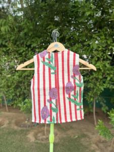 Chaqueta Infantil Acolchada de Algodón con Estampado de Bloques Hecha a Mano |   Chaleco sin mangas con estampado floral para niños - Product Image 3