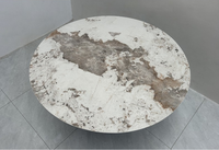 Table à manger ronde de luxe avec plateau en pierre frittée à motif Calacatta et base en acier inoxydable brossé 316