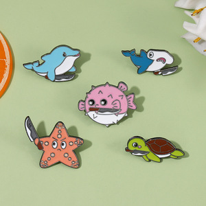 סיכת מתכת מצופה זהב עם חריטה של חיות ים מעבר לגבולות, בצורת כוכב ים/דג פורפר/צב/לוויתן, ניתנת להתאמה אישית, להגנה. - Product Image 3