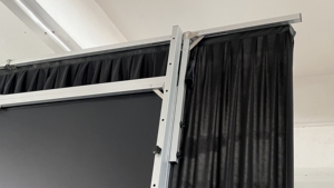 <span class=keywords><strong>Toile</strong></span> <span class=keywords><strong>de</strong></span> projection portable 60-400 pouces à pliage rapide 4K HD 3D avant et arrière avec kit <span class=keywords><strong>de</strong></span> robe noire pour grand spectacle en plein air - Product Image 5