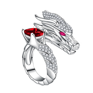 Anello Cocktail a Forma di Testa di Drago con Zirconia Cubica Rossa, Gioiello Unisex alla Moda, Idea Regalo - Product Image 1