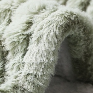 <span class=keywords><strong>Couverture</strong></span> <span class=keywords><strong>chauffante</strong></span> électrique de luxe en polyester au toucher de fourrure de lapin brossée épaisse <span class=keywords><strong>couverture</strong></span> thermique électrique personnalisée douce pour <span class=keywords><strong>lit</strong></span> maison - Product Image 5