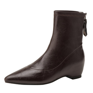 Botín de Mujer con Tacón Grueso y Punta Cuadrada, Cómodo y Multifuncional, con un Diseño de Estilo Retro - Product Image 5