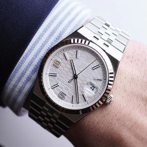 2025 Reloj mecánico de gama alta más vendido con correa de acero, patrón de panal y calendario para hombres de negocios - Product Image 1