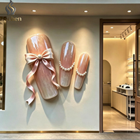 Modèle de sculpture géante pour nail art, décoré de nœuds et de perles, parfait pour les salons de manucure et instituts de beauté comme décoration murale