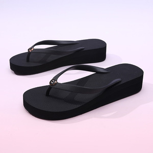 Tongs pour femmes Guru, semelle épaisse, talon compensé, noir, EVA, tongs d'été - Product Image 1