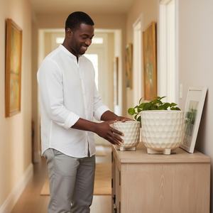 Pot de fleurs moderne en céramique sur trépied, <span class=keywords><strong>pour</strong></span> intérieur et extérieur, avec trous de drainage, finition émaillée, durable, lot de plusieurs. - Product Image 3