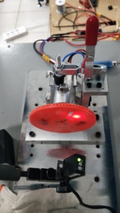 La <span class=keywords><strong>machine</strong></span> d'équilibrage auto-conduite de rotor de tasse en acier magnétique trouve rapidement l'angle - Product Image 4