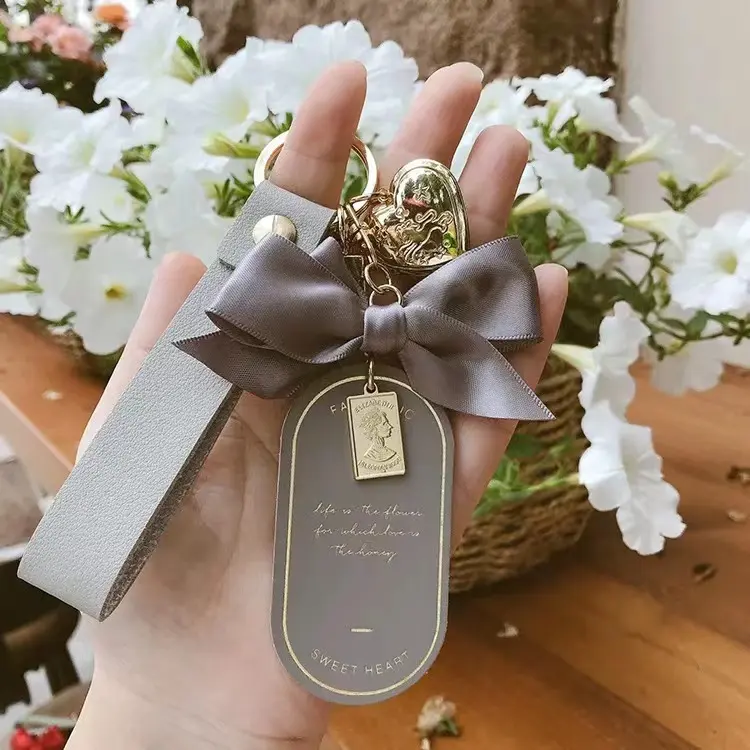 Luxury Key Fob Holder Butterfly Wristlet Keychain Fashionable Cute Custom Bow Tie Keychains