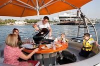 Bateau barbecue beignet électrique de luxe personnalisé avec table et sièges pour une fête en famille