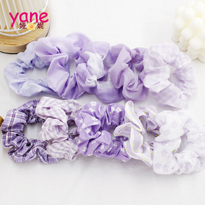 Chouchous en satin violet en vrac avec des fleurs en tissu Bandeaux bon marché en vrac - Product Image 1