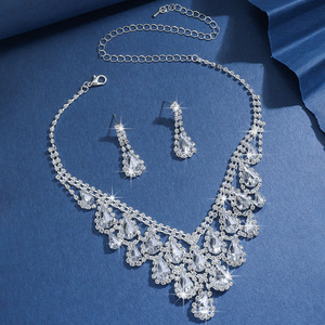 Collier élégant en forme de goutte d'eau avec pampille, chaîne de clavicule géométrique luxueuse pour un glamour haut de gamme - Product Image 3