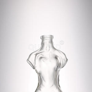 زجاجة مشروب كحولي على شكل جسم امرأة بشكل فريد مخصصة من الزجاج والمشروبات الروحية والفودكا - Product Image 4